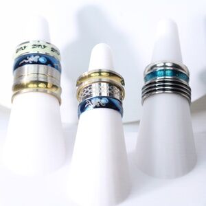 TEN Rings with Display Included NEW